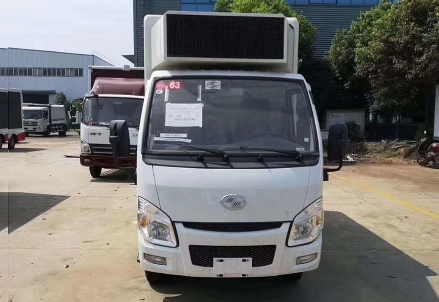 躍進(jìn)小福星S70宣傳車(chē)駕駛室