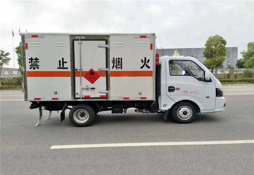 東風(fēng)涂逸危險(xiǎn)品廂式運(yùn)輸車