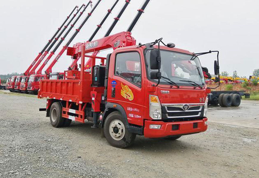 重汽豪曼3.2噸藍(lán)牌隨車(chē)吊