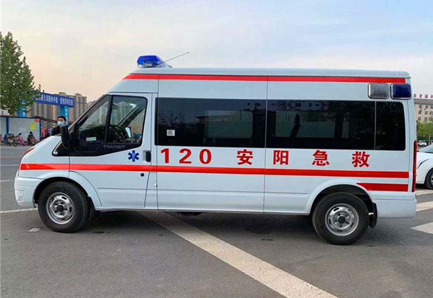 國(guó)六福特V348長(zhǎng)軸中頂救護(hù)車