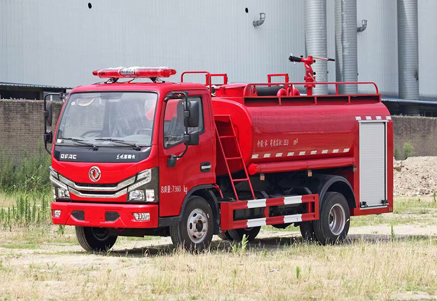 東風D6小多利卡4.5噸消防灑水車